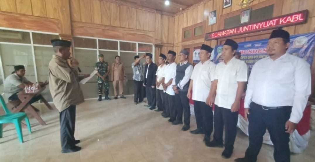 7 Anggota Panitia Pemilihan Kuwu Desa Juntiweden Resmi Dilantik